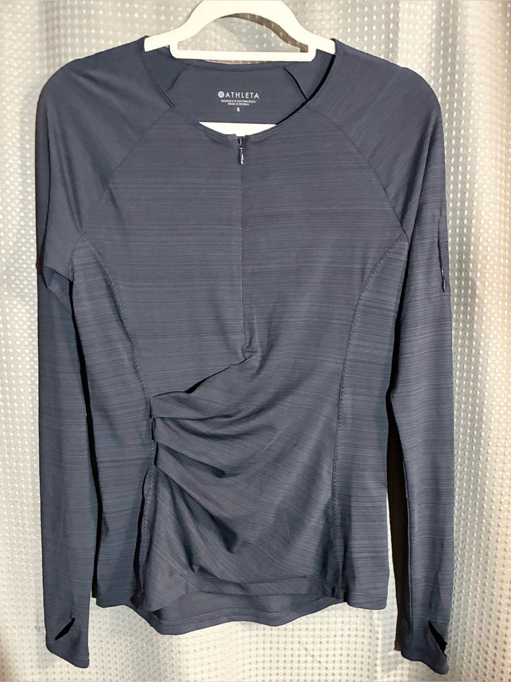 Athleta Blue Long Sleeve Ruched Athletic Top S Activewear Zip Pocket 1/4 Zip